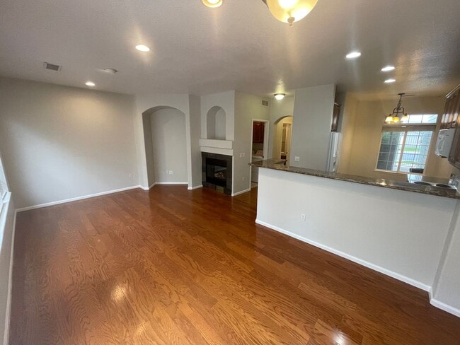 Building Photo - Beautiful Aurora Townhome In Willow Trace ...