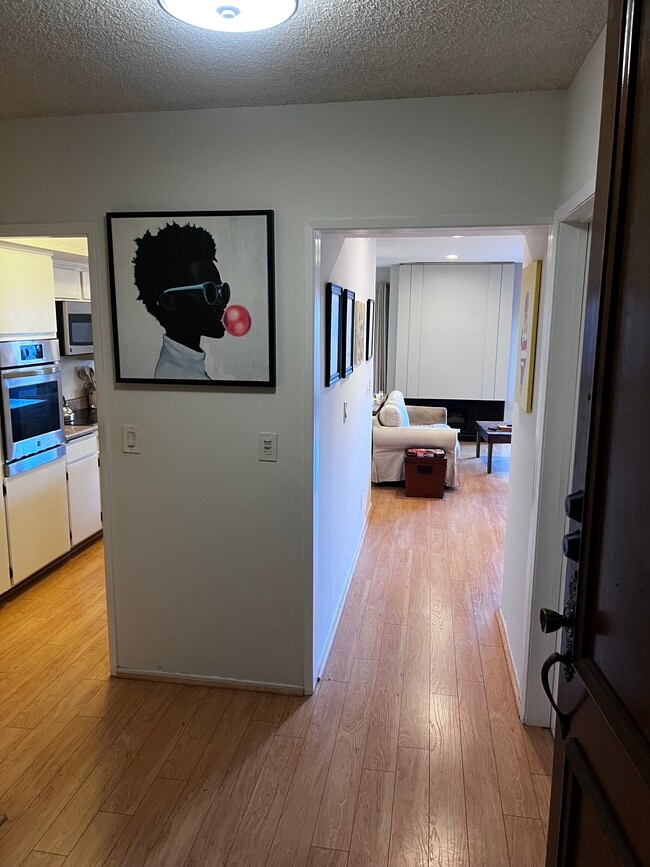 Foto del edificio - 5870 Green Valley Cir