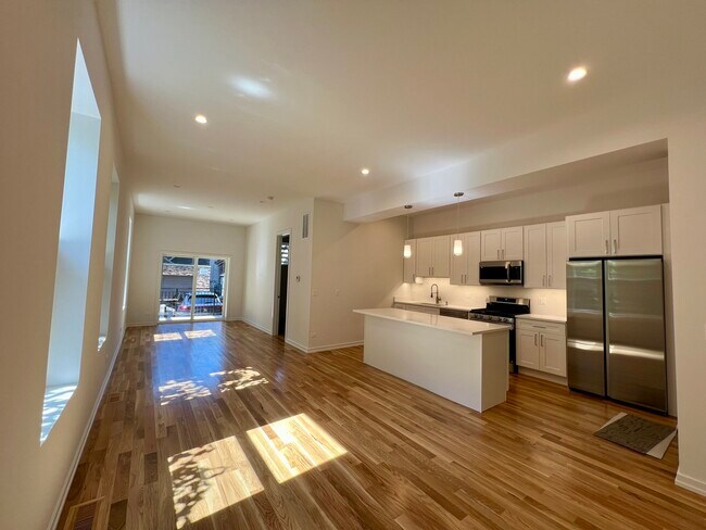 Foto del edificio - 822 N Winchester Ave