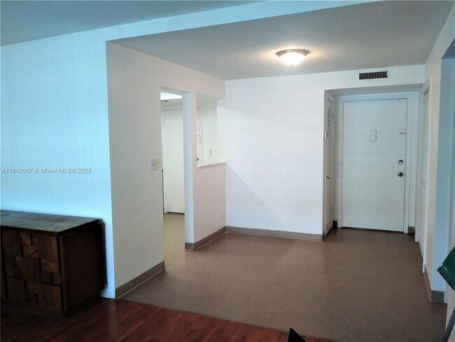 Foto del edificio - 16801 NE 14th Ave