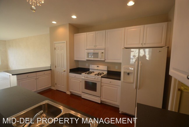 Building Photo - 3 br, 2.5 bath House - 156 Springfield Circle
