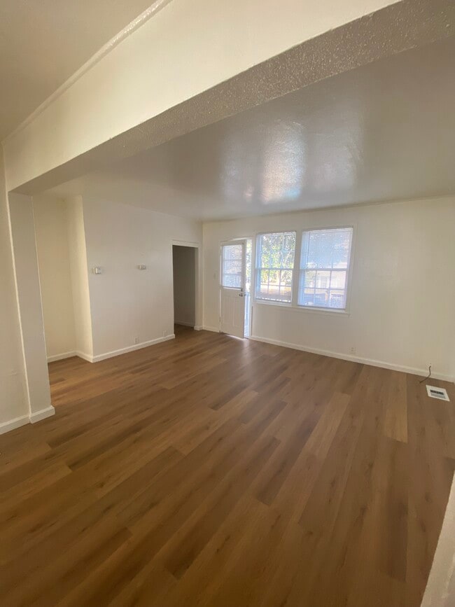 Building Photo - 44 Werden St