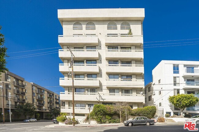 Foto del edificio - 1601 N Fuller Ave