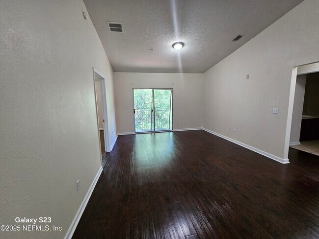 Foto del edificio - 6965 Ortega Woods Dr