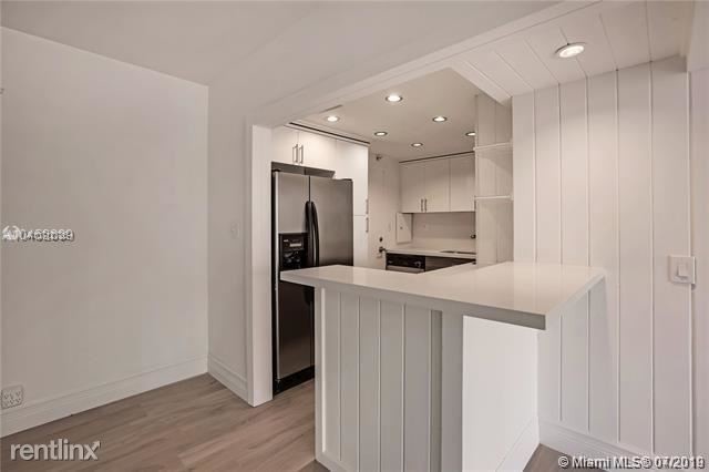Building Photo - 1 br, 1 bath  - Bay Park Towers Condo