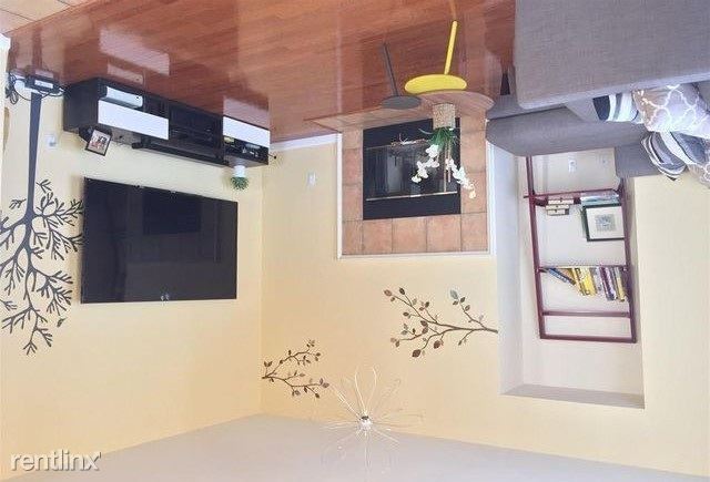Building Photo - 3 br, 2 bath Townhome - 2121 San Mateo St