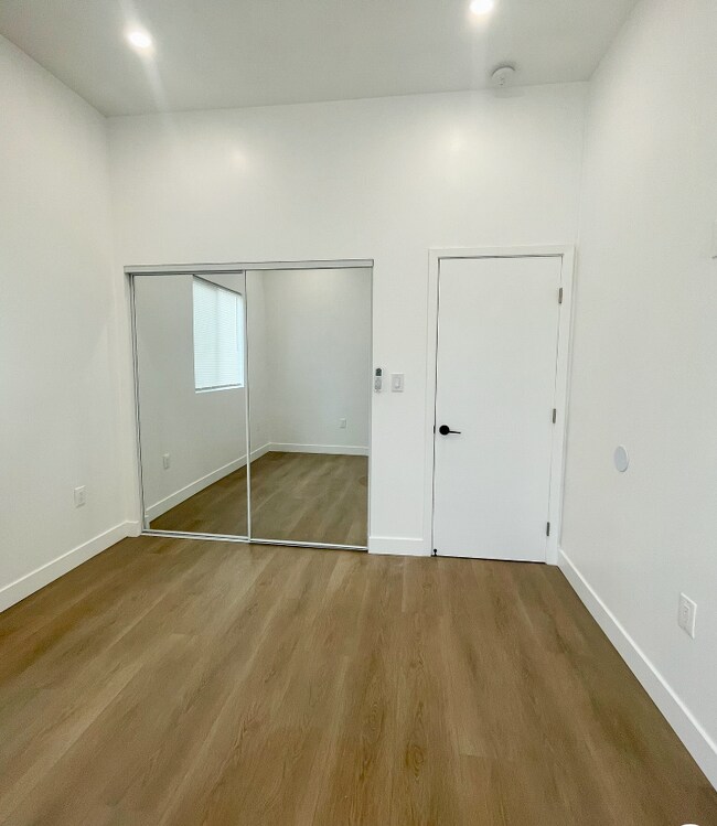 Master bedroom - 4553 Central Ave