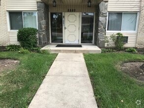 Building Photo - 8880 Golf Rd