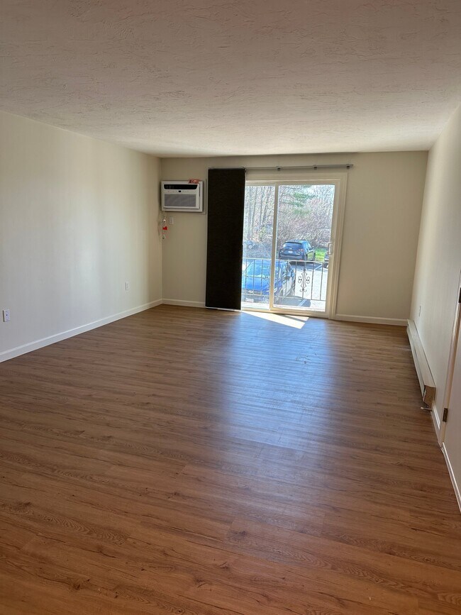 Foto del edificio - 153 Providence Rd