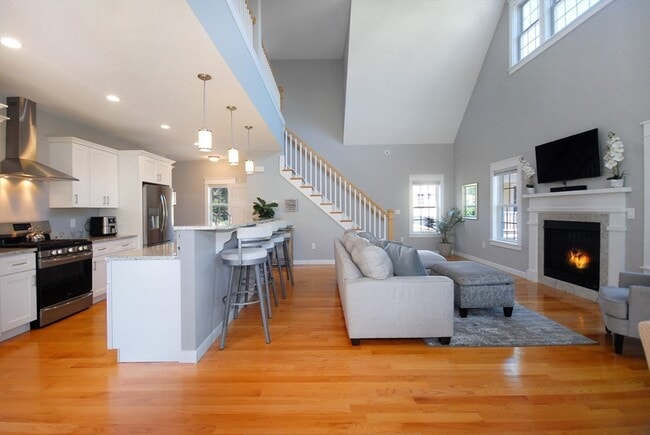 Building Photo - 19 Brigham Farm Ln