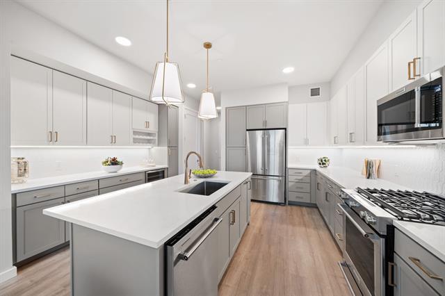 Building Photo - 3111 Sunset Blvd