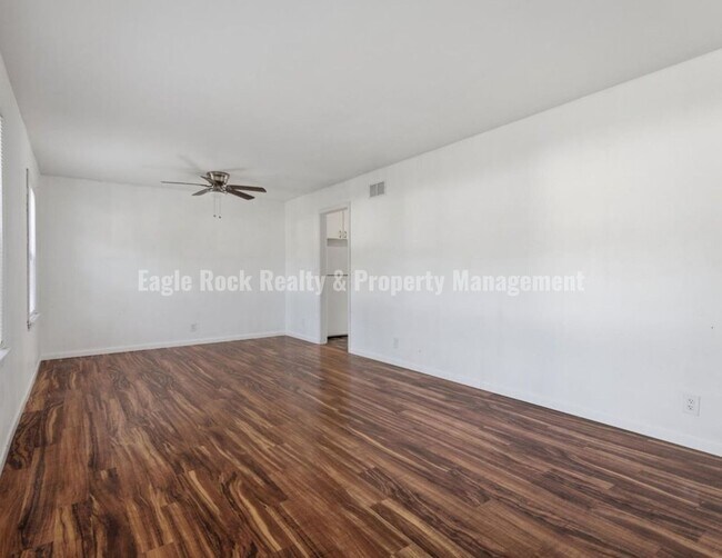 Foto del edificio - 4341 N Iroquois Ave