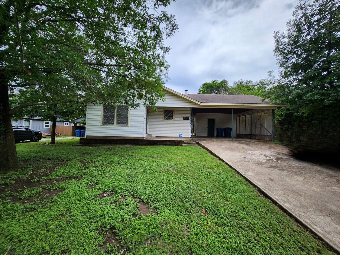 Foto principal - FOR LEASE!!