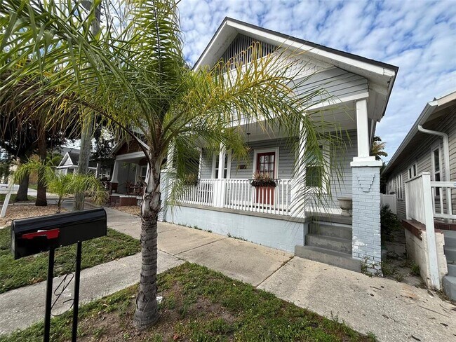 Building Photo - 2121 W Spruce St