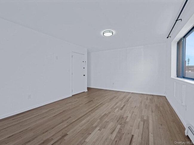 Building Photo - 214-16 40th Ave