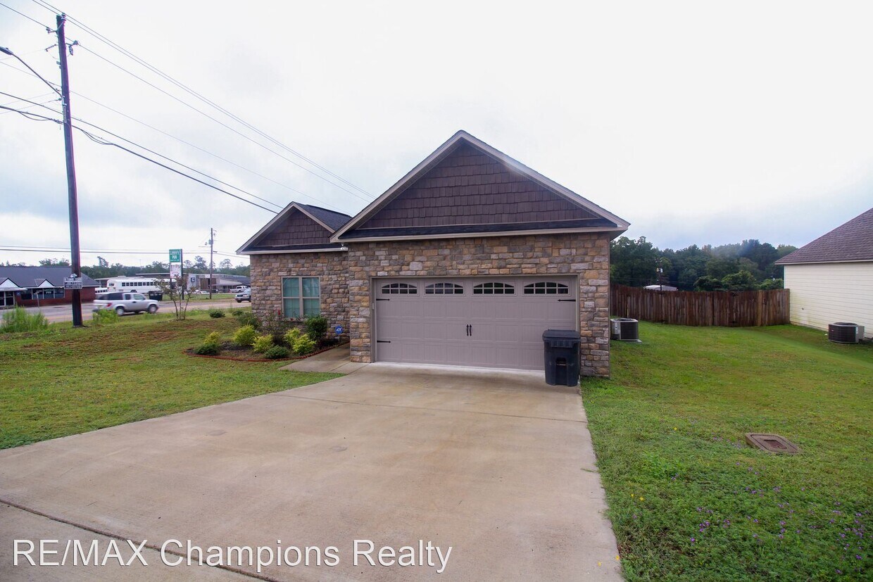 3 br, 2 bath House 3108 Gatewood Dr House Rental in Phenix City, AL