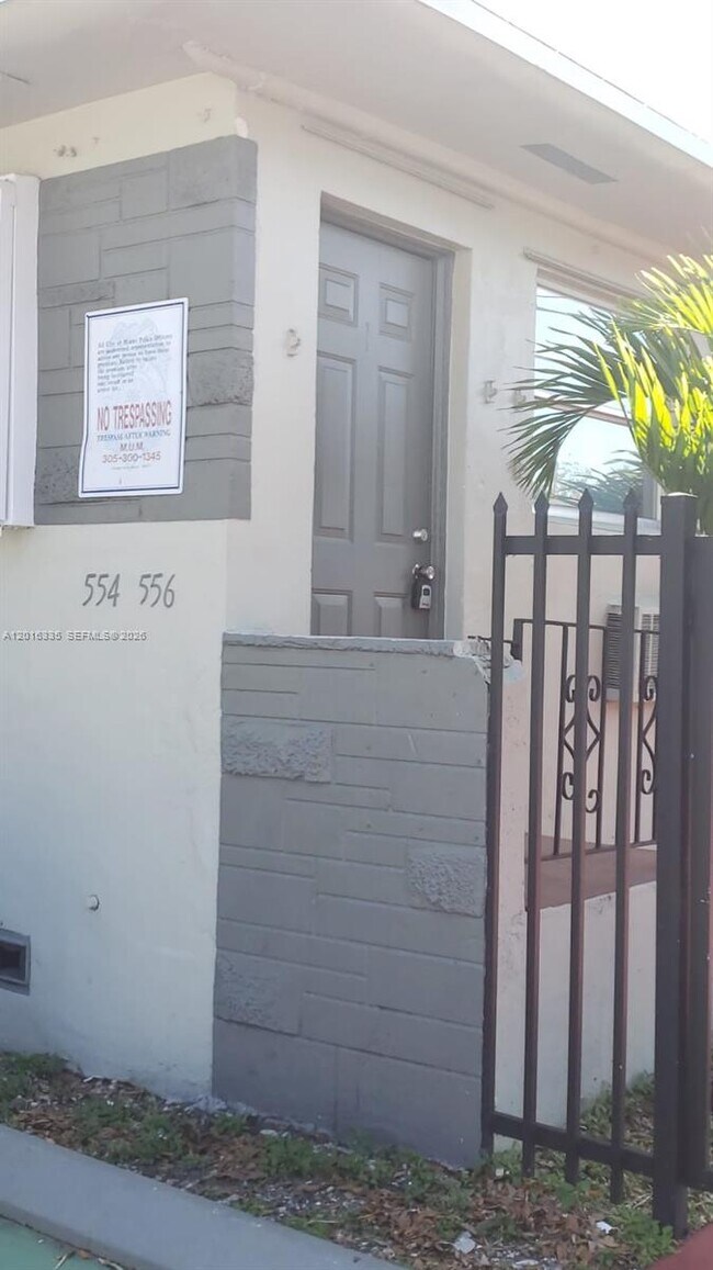 Foto del edificio - 554 NE 68th St