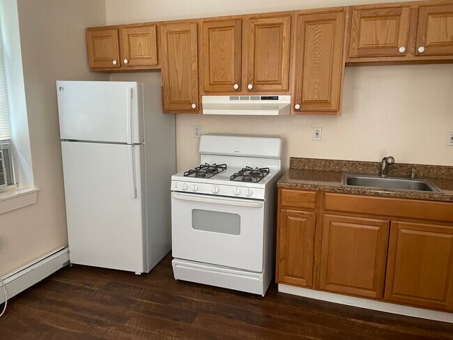 Building Photo - 323 E Broad St