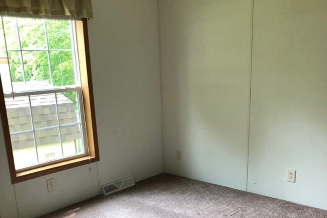 Bedroom - 40 Gore Rd Park