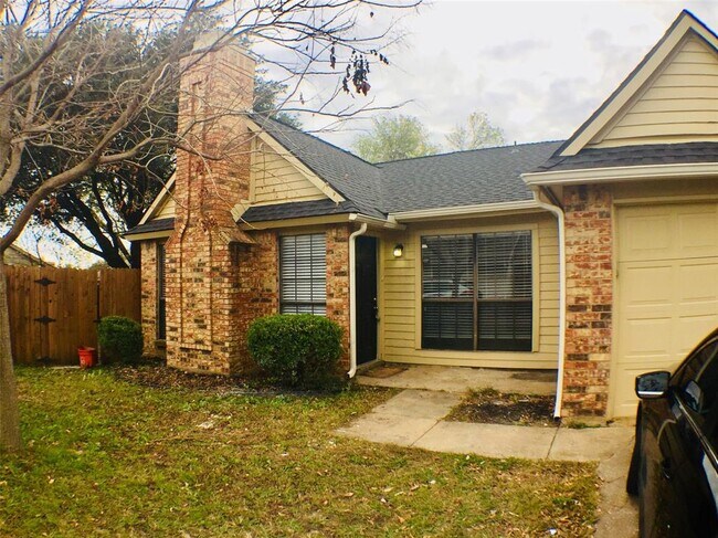 Building Photo - 16 Brewster Ct