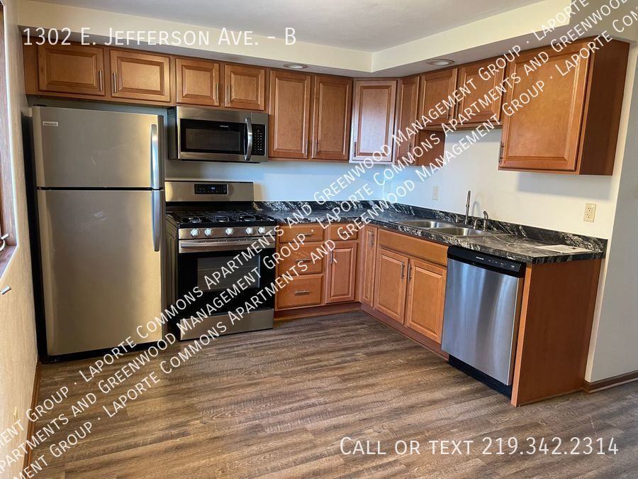 Primary Photo - Two Bedroom 1 1/2 Bath Townhome with Full ...