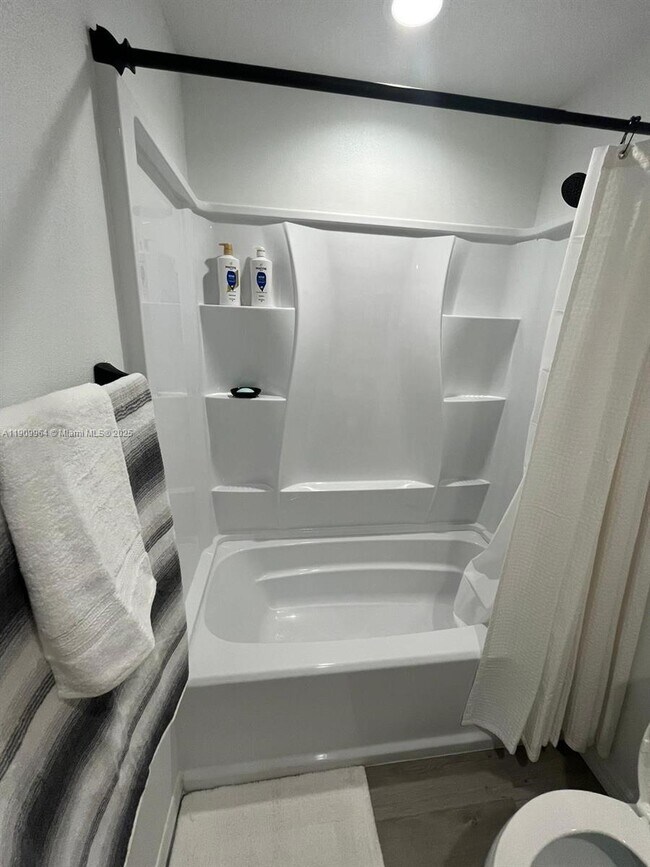 Foto del edificio - 5218 SE 43rd St