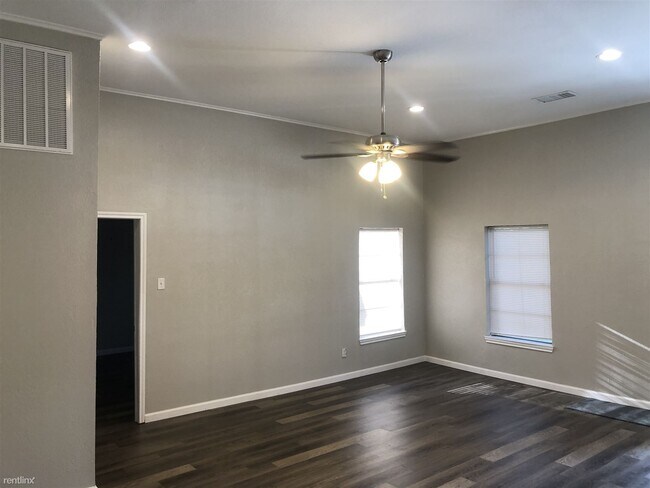 Foto del edificio - 3 br, 3 bath House - 518 W McCart St