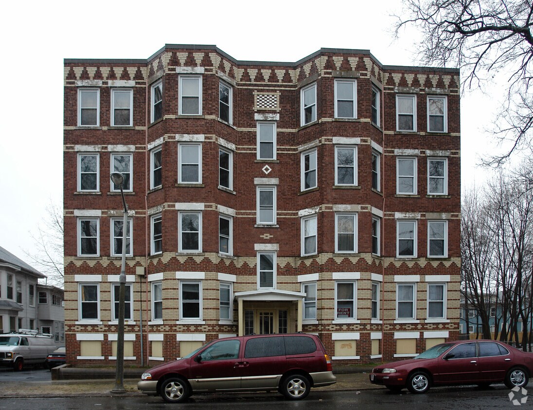 Building Photo - 156 Oak St