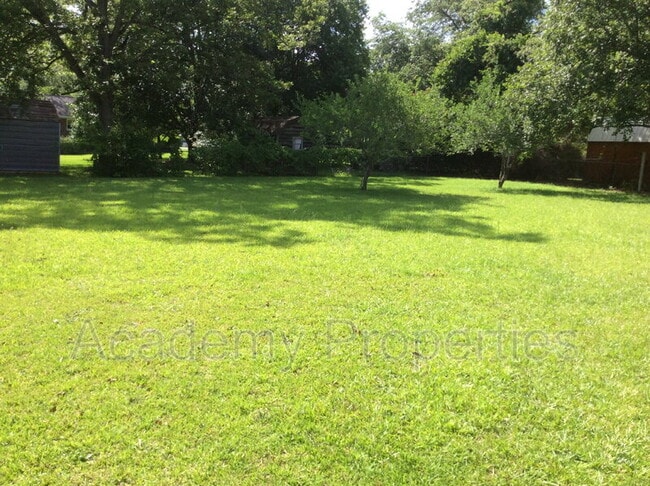 Foto del edificio - 208 Ball St