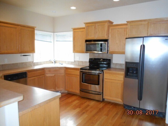 Foto del edificio - NE Meridian 4 Bedroom Home for Rent w 3 car garage