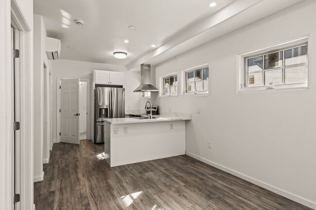 Building Photo - 931 W 23rd St