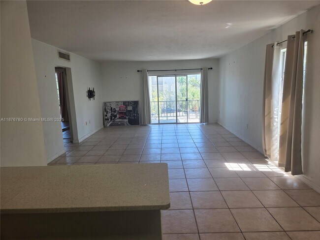 Foto del edificio - 6900 N Kendall Dr