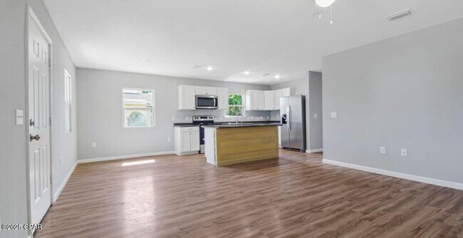 Foto del edificio - 2806 E 3rd St