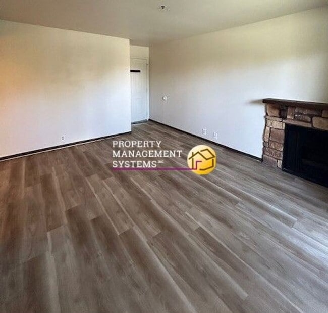 Building Photo - 69352200#5J