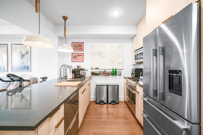 Building Photo - 386 5th St