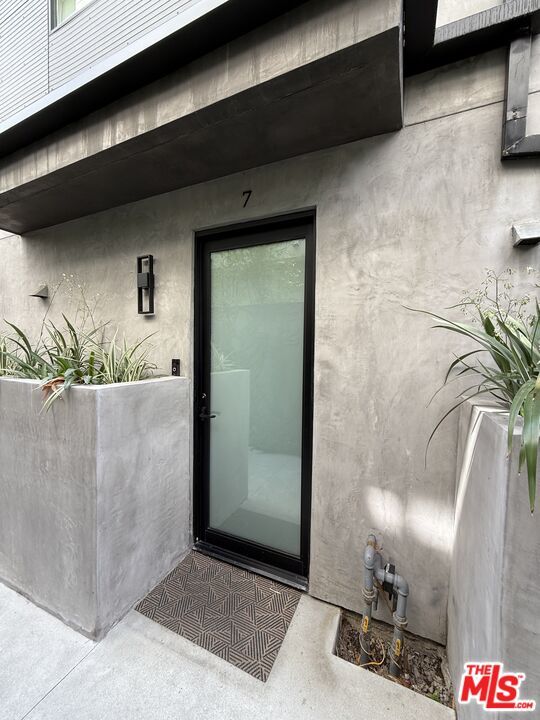 Building Photo - 1144 N Detroit St