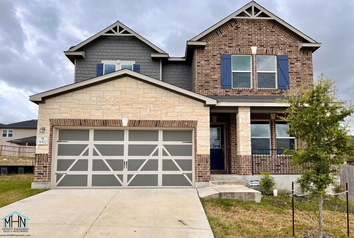 Foto principal - Beautiful 2-story 4 bed/2.5 bath home with...