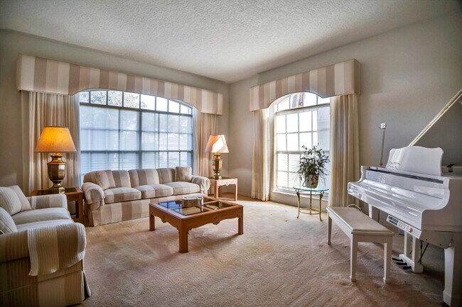 Foto del edificio - 13471 Miles Standish Port