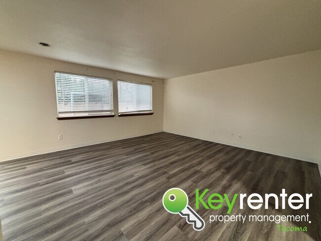 Foto del edificio - Spacious 3-Bedroom Home in Quiet Lakewood Cul-de-Sac