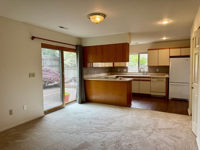 Foto del edificio - In town Poulsbo rambler now available