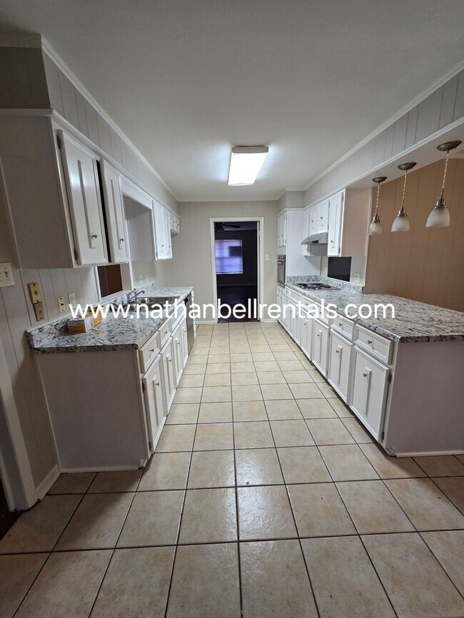 Building Photo - 315 S Collegiate Dr