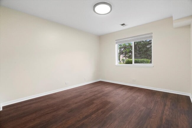 Building Photo - 9458 Bay Colony Dr