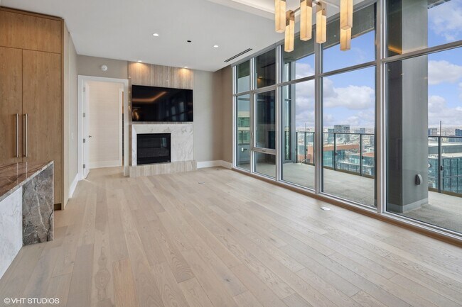 Foto del edificio - 355 N Halsted St
