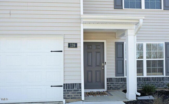 Building Photo - 139 Palm Dr