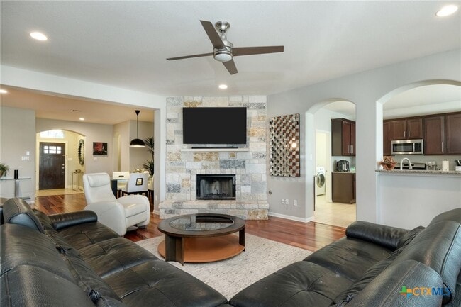 Foto del edificio - 4362 Green Tree Dr