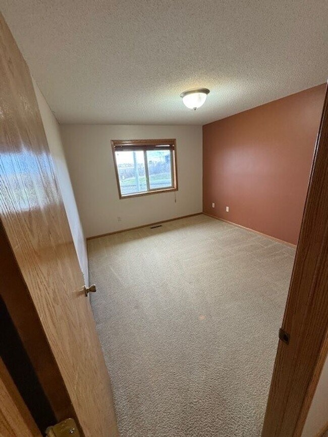 Foto del edificio - Spacious 2 Bedroom Town Home for Rent, Qui...