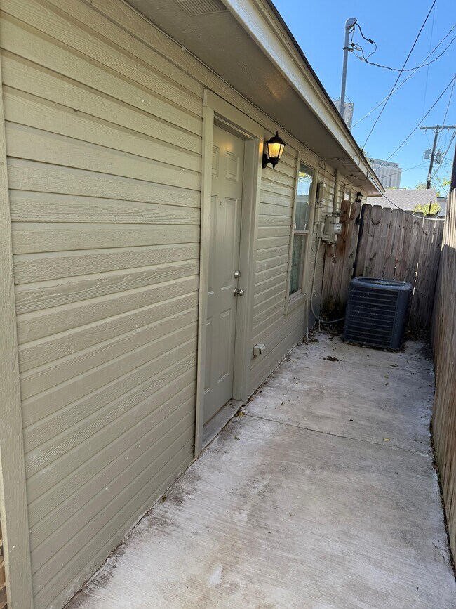 Foto del edificio - 1920 Galveston Ave