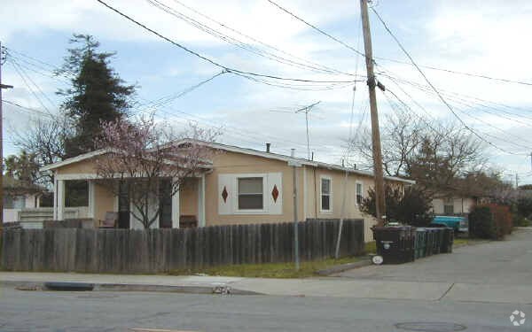 Foto del edificio - 203 Medford Ave