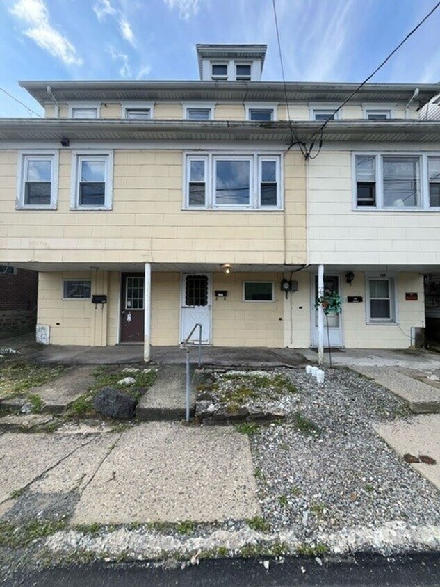 Primary Photo - 2 Bedroom 1 Bath