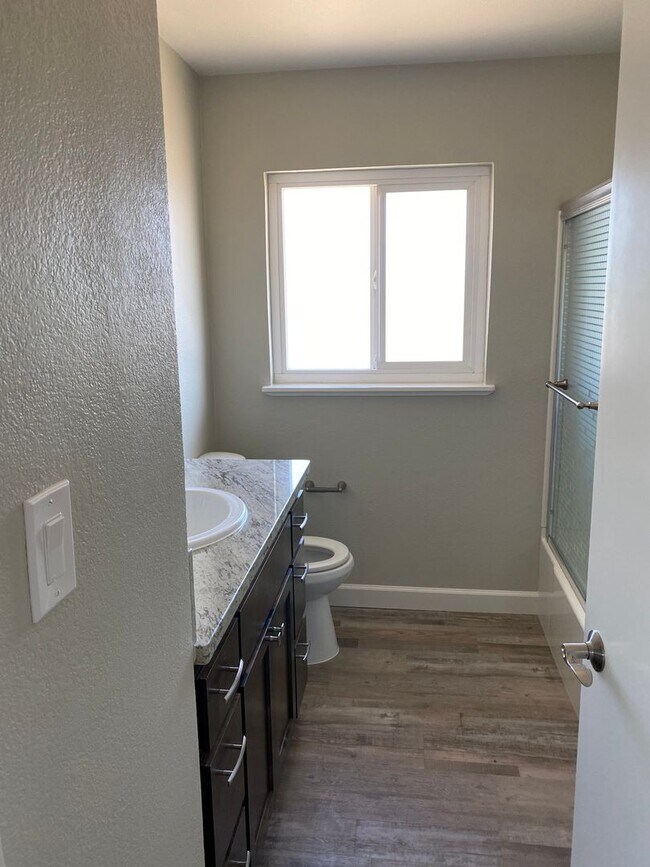 Foto del edificio - A Welcoming 3-Bedroom with Outdoor Room to Breathe